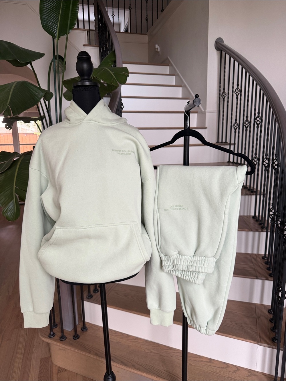 NWOT CMFRT Sage Green Hooded Sweatshirt & Jogger Set (Medium)
